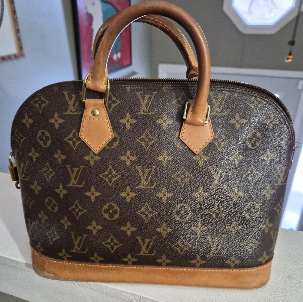 Authentic Louis Vuitton LV Alma PM Monogram Handbag Tote w/Lock & Key. Orig$2100